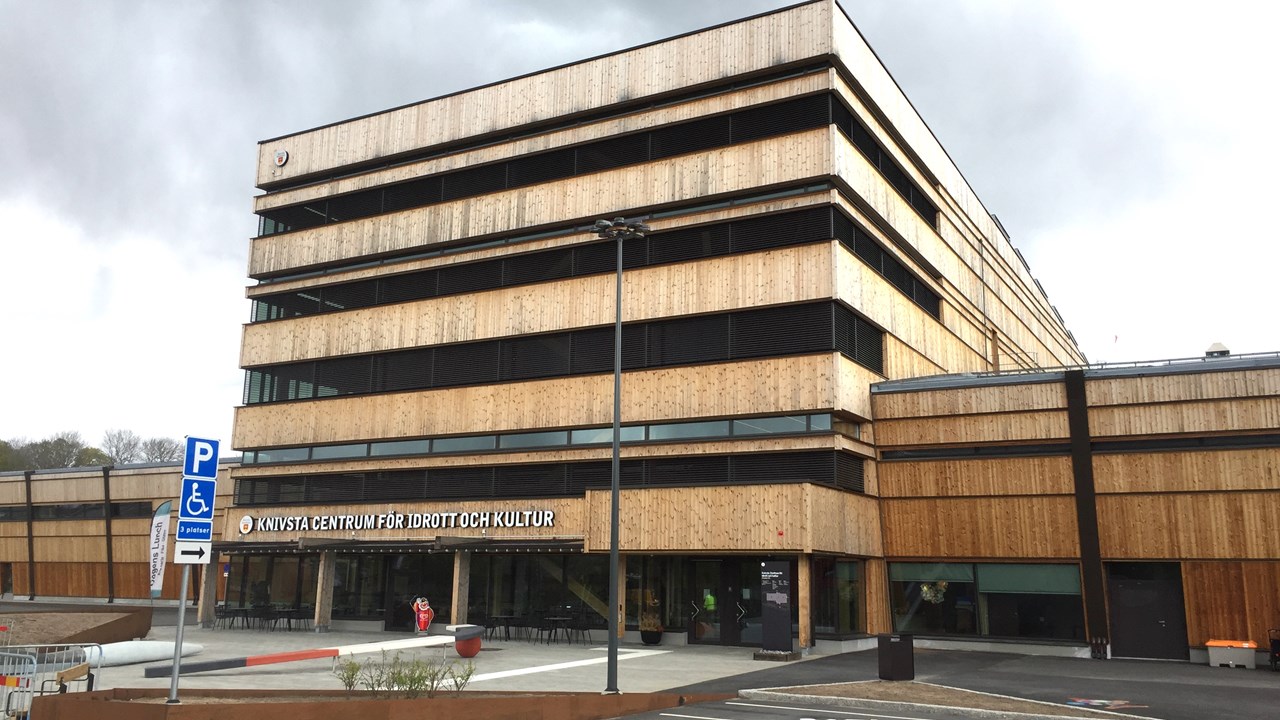 CO₂ kyler och värmer Sveriges största träbyggda passivhus